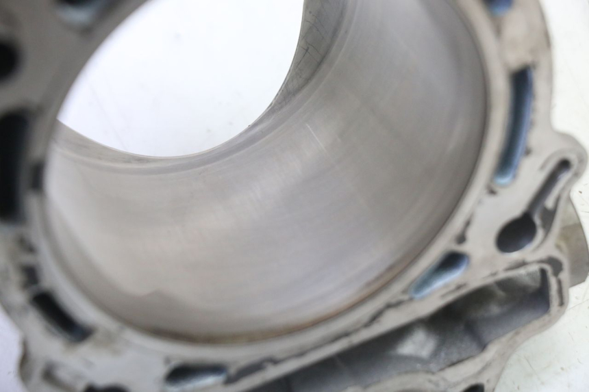 photo de CYLINDER TŁOK YAMAHA YZF YZ-F 450 (2014 - 2016) - Zbliżenie komponentów
