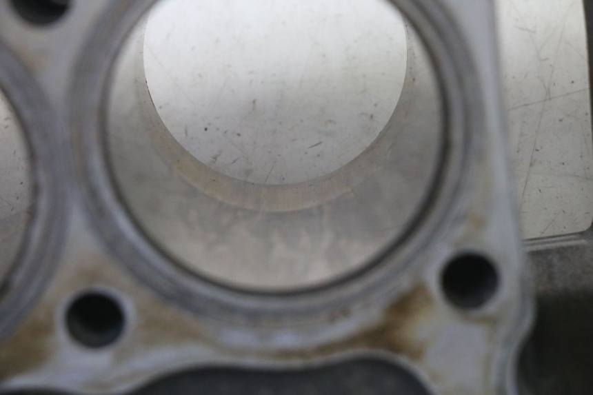 photo de CYLINDER TŁOK KAWASAKI ZR 7 750 (1999 - 2004) - Zbliżenie komponentów