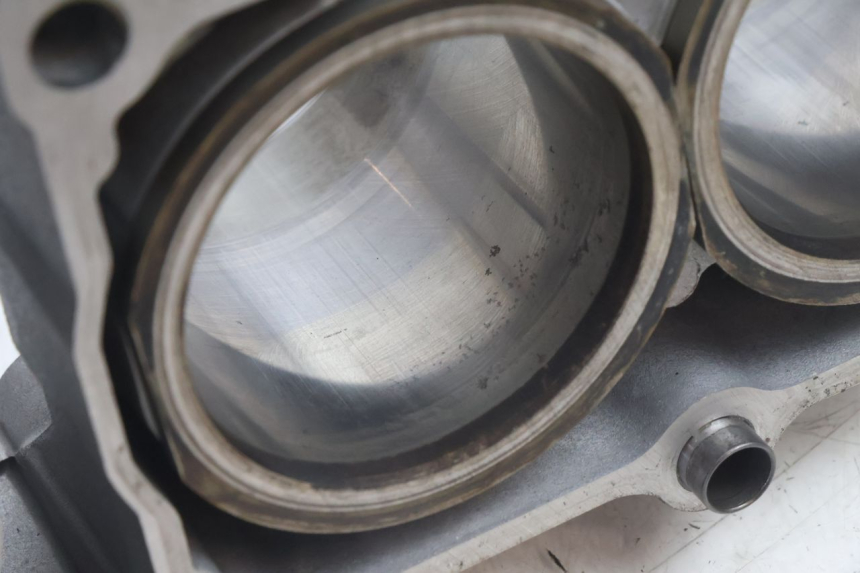 photo de TŁOK CYLINDRA KAWASAKI ZZR 600 (1995 - 2004) - Oznaczenia i referencje