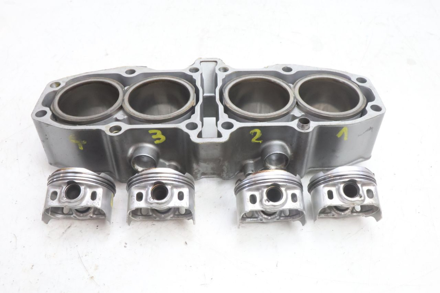photo de TŁOK CYLINDRA KAWASAKI ZZR 600 (1995 - 2004) - Inny kąt widzenia