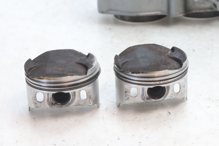 photo de TŁOK CYLINDRA KAWASAKI ZZR 600 (1995 - 2004) - Oznaczenia i referencje