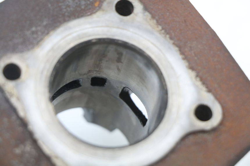 photo de CYLINDER PEUGEOT STREETZONE 2T 50 (2014 - 2019) - Punkty mocowania