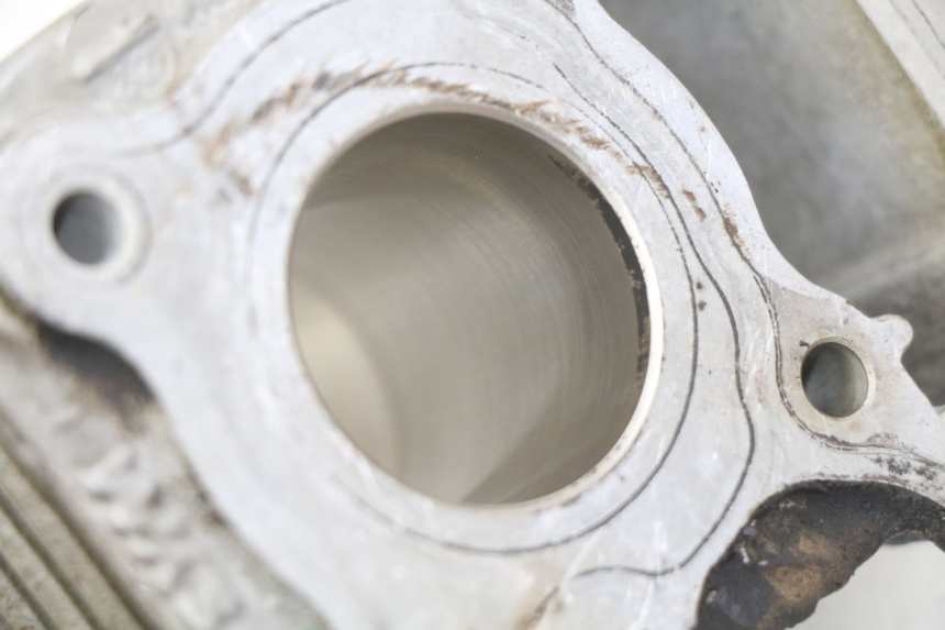 photo de CYLINDER PEUGEOT VIVACITY NEW 4T 50 (2008 - 2017) - Zbliżenie techniczne