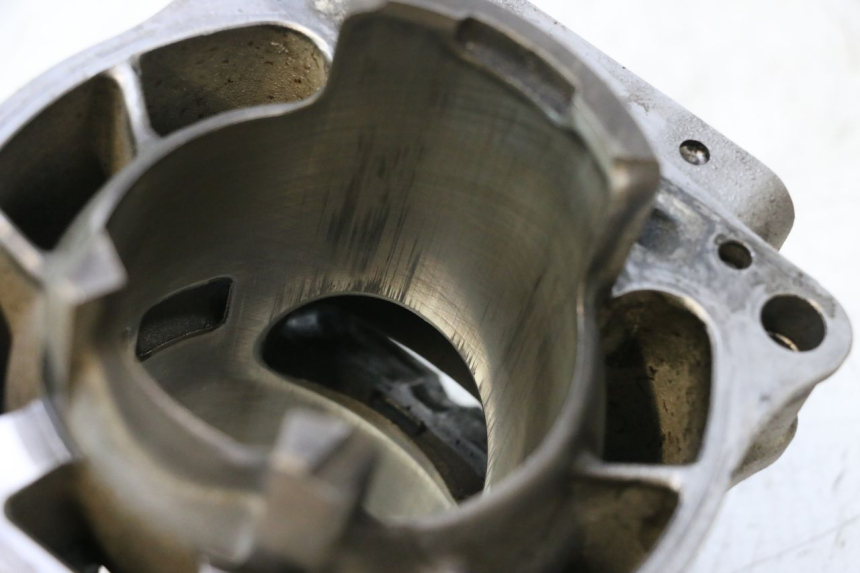 photo de CYLINDER YAMAHA WAVE RUNNER GP R 1200 (2000 - 2003) - Szczegół części