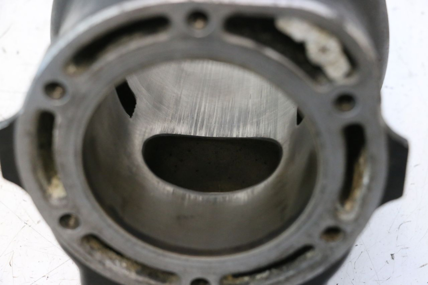 photo de CYLINDER YAMAHA WAVE RUNNER GP R 1200 (2000 - 2003) - Szczegóły charakterystyczne