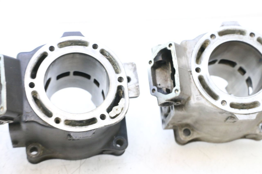 photo de CYLINDER YAMAHA WAVE RUNNER GP R 1200 (2000 - 2003) - Zoom jakości