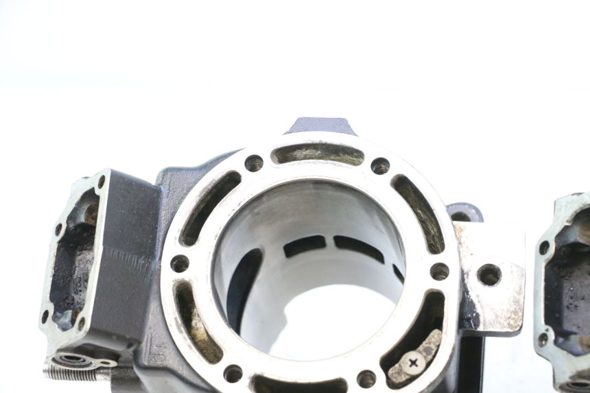 photo de CYLINDER YAMAHA WAVE RUNNER GP R 1200 (2000 - 2003) - Widok profilu