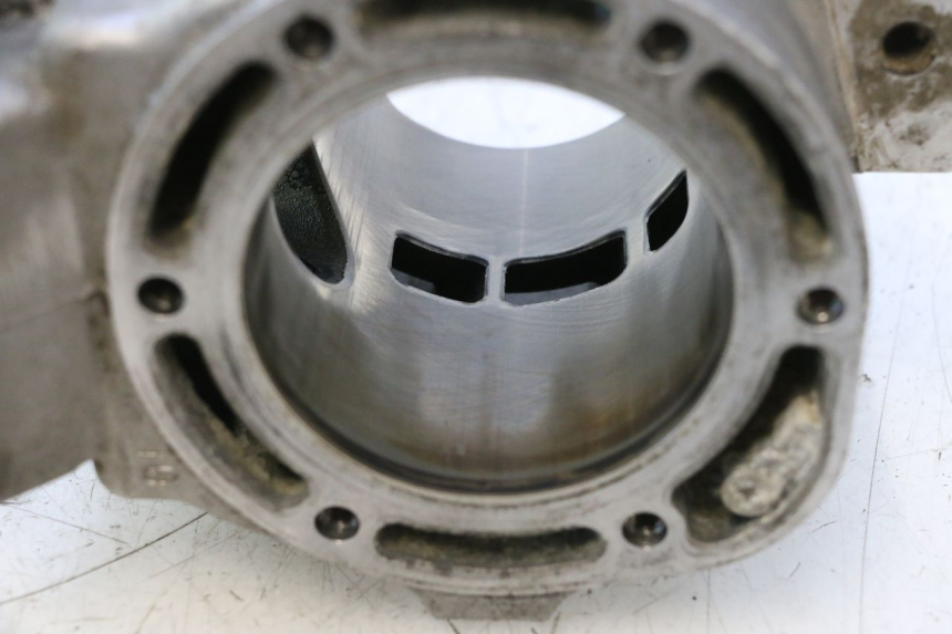 photo de CYLINDER YAMAHA WAVE RUNNER GP R 1200 (2000 - 2003) - Zoom stanu zużycia