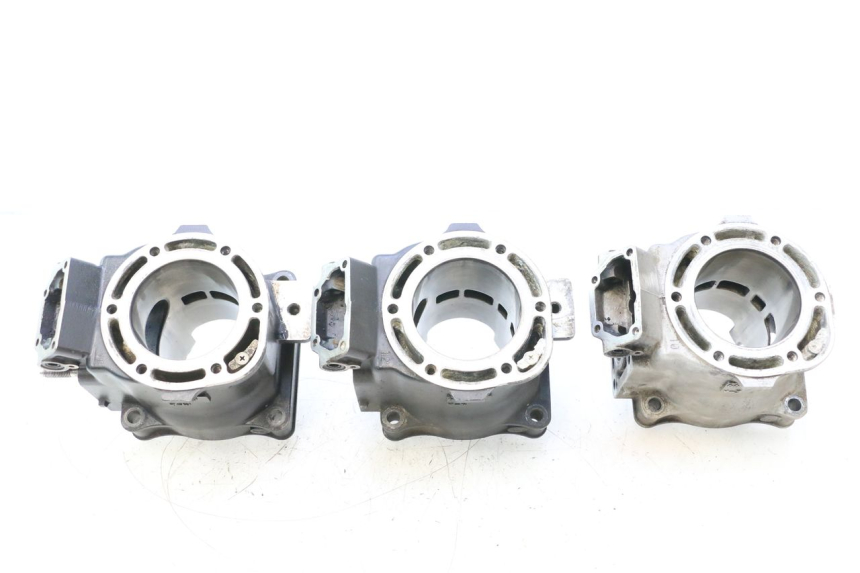 photo de CYLINDER YAMAHA WAVE RUNNER GP R 1200 (2000 - 2003) - Widok główny