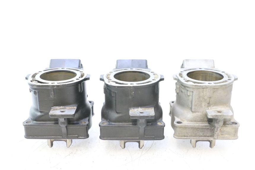 photo de CYLINDER YAMAHA WAVE RUNNER GP R 1200 (2000 - 2003) - Widok ogólny
