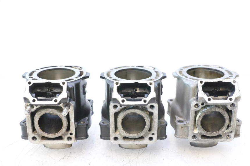 photo de CYLINDER YAMAHA WAVE RUNNER GP R 1200 (2000 - 2003) - Oznaczenia i referencje