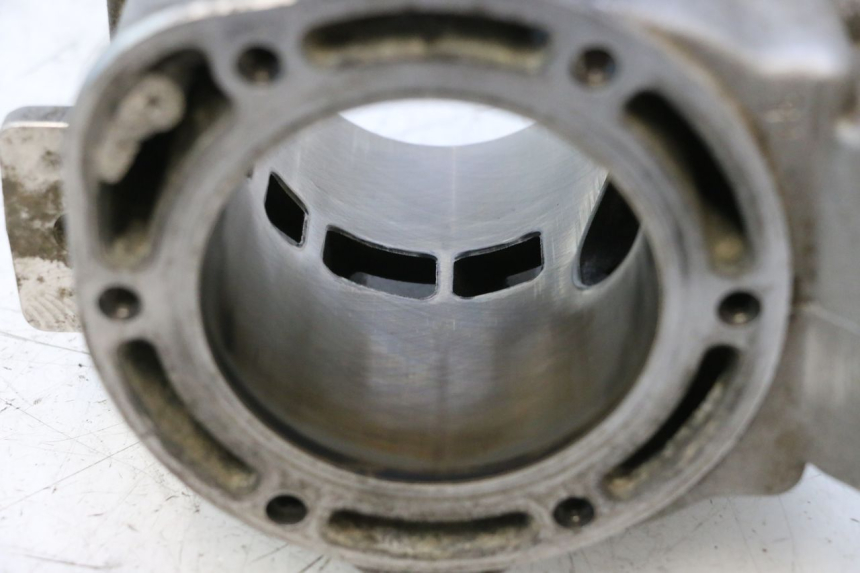 photo de CYLINDER YAMAHA WAVE RUNNER GP R 1200 (2000 - 2003) - Zbliżenie techniczne