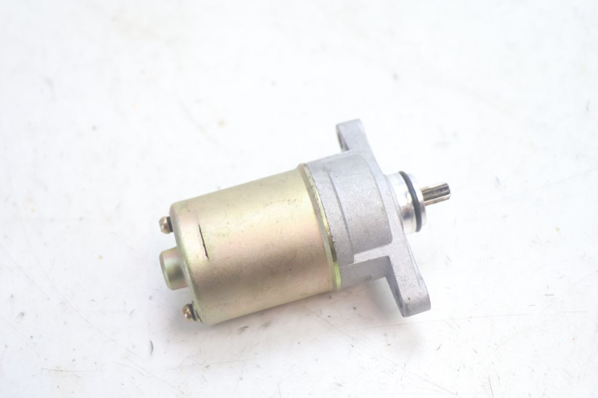 photo de ROZRUSZNIK JM MOTORS R-MAX TECH 50 (2024 - 2026) - Zbliżenie techniczne