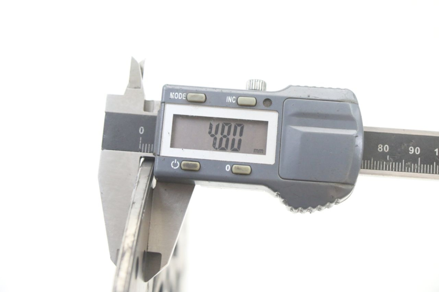 photo de TARCZA HAMULCOWA TYLNA YAMAHA FZ6 FAZER S2 600 (2007 - 2011) - Zbliżenie techniczne