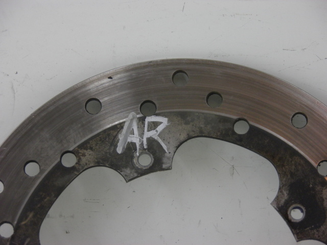 photo de TARCZA HAMULCOWA TYLNA PIAGGIO XEVO - X EVO 125 (2010 - 2015) - Zoom stanu zużycia