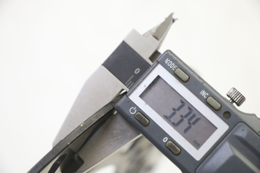 photo de TARCZA HAMULCOWA TYLNA APOLLO RFZ 125 - Zbliżenie techniczne