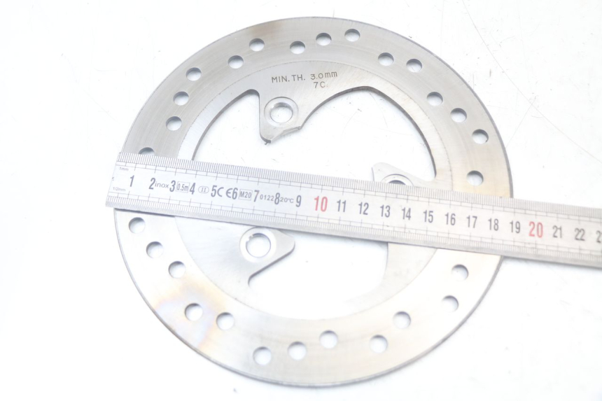 photo de TARCZA HAMULCOWA PRZEDNIA YAMAHA AEROX 2T 50 (2013 - 2017) - Zoom stanu zużycia