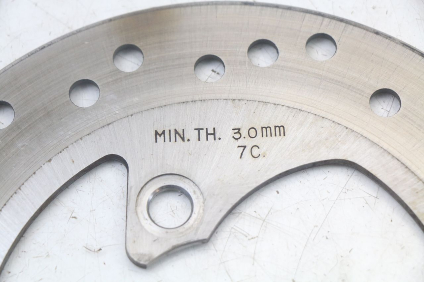 photo de TARCZA HAMULCOWA PRZEDNIA YAMAHA AEROX 2T 50 (2013 - 2017) - Zbliżenie techniczne