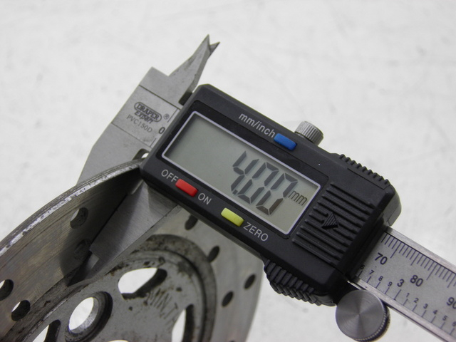 photo de TARCZA HAMULCOWA PRZEDNIA BHM REVENGER 50 (2009 - 2015) - Zoom stanu zużycia