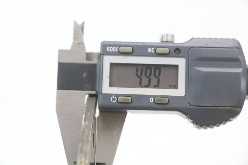 photo de TARCZA HAMULCOWA PRZEDNIA PEUGEOT GEOPOLIS RS 125 (2007 - 2009) - Zbliżenie techniczne