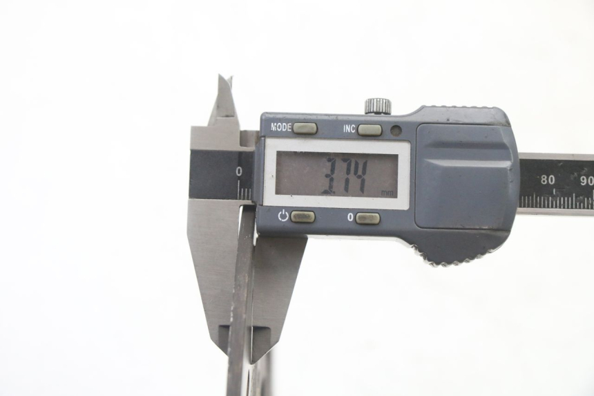 photo de TARCZA HAMULCOWA PRZEDNIA GILERA STALKER 50 (1997 - 2005) - Zbliżenie techniczne