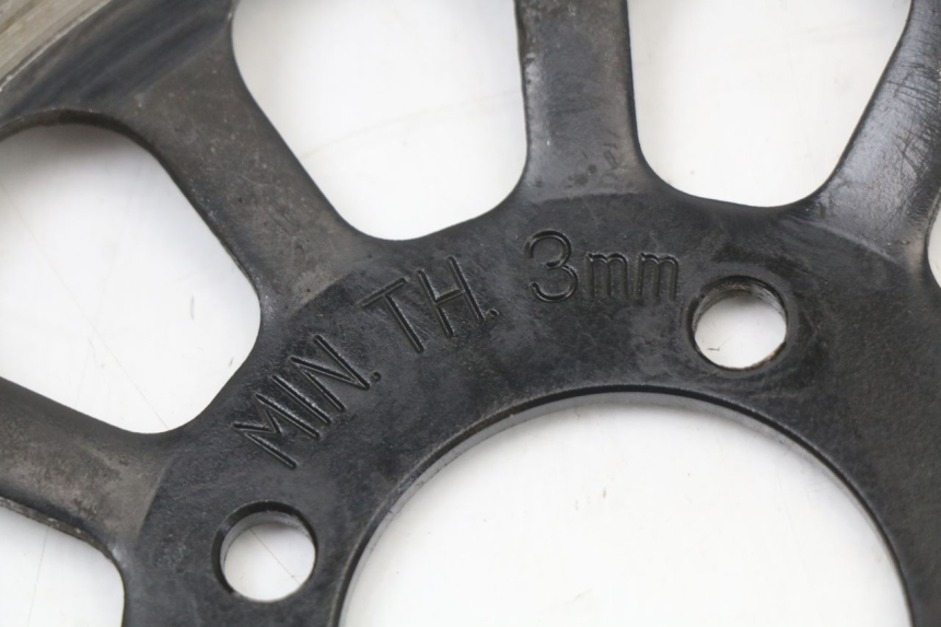 photo de TARCZA HAMULCOWA PRZEDNIA SUZUKI GN 125 (1997 - 2000) - Inny kąt widzenia