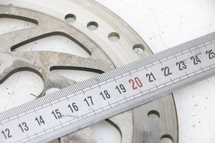 photo de TARCZA HAMULCOWA PRZEDNIA KYMCO GRAND DINK 125 (2008 - 2014) - Zoom stanu zużycia