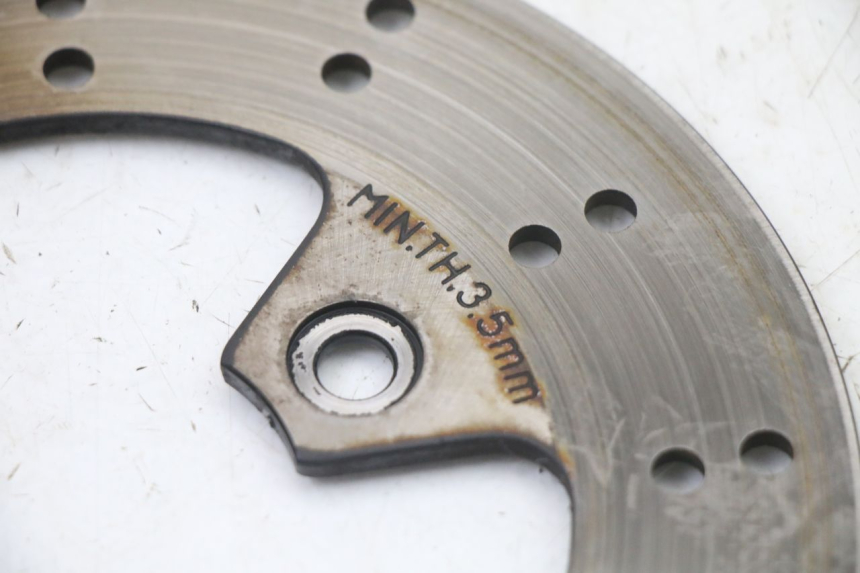 photo de PRZEDNI TARCZA HAMULCOWA PEUGEOT KISBEE 2T 50 (2010 - 2017) - Zbliżenie techniczne