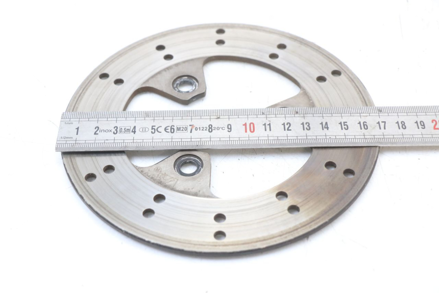 photo de PRZEDNI TARCZ HAMULCOWY PEUGEOT KISBEE 4T 50 (2010 - 2017) - Zbliżenie techniczne