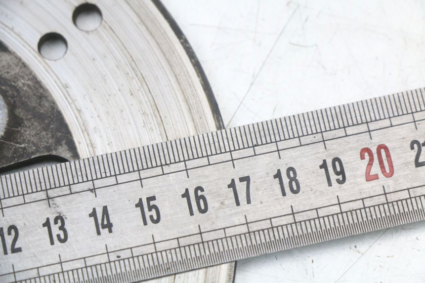 photo de PRZEDNI TARCZ HAMULCOWY PEUGEOT KISBEE 4T 50 (2010 - 2017) - Zoom stanu zużycia