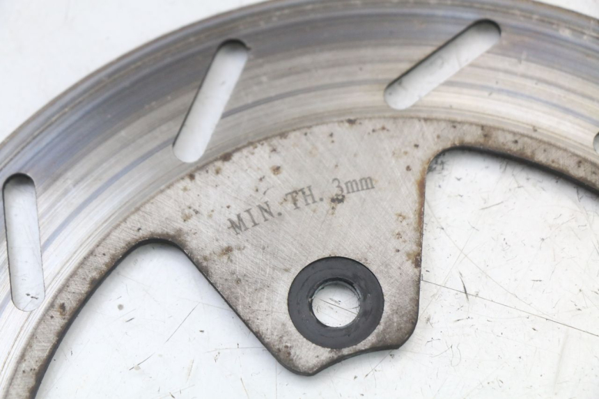 photo de PRZEDNI TARCZA HAMULCOWA PEUGEOT DJANGO 125 (2014 - 2017) - Zbliżenie techniczne