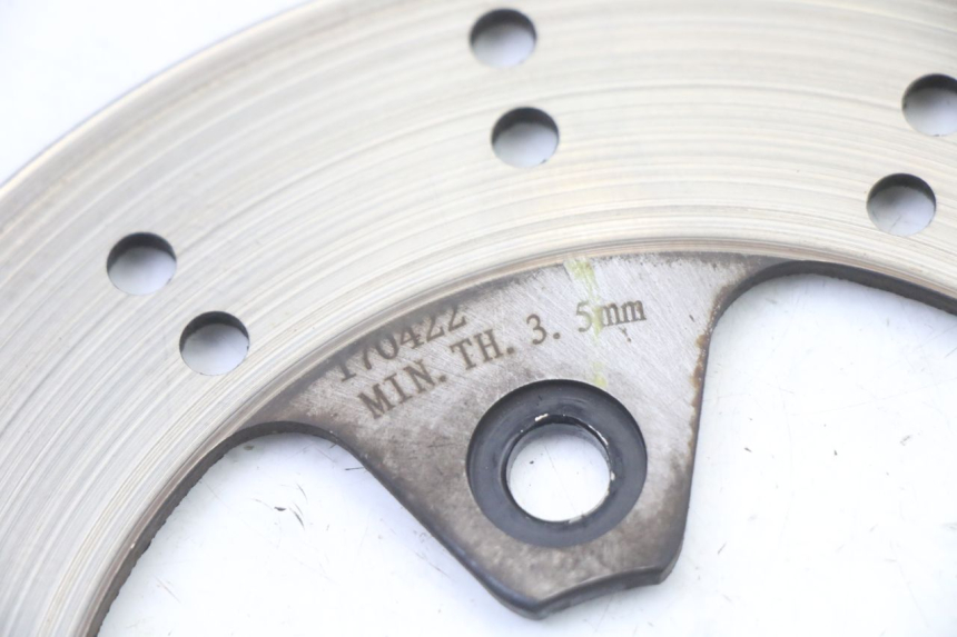 photo de PRZEDNI TARCZ HAMULCOWY PEUGEOT KISBEE 4T 50 (2010 - 2017) - Zbliżenie techniczne