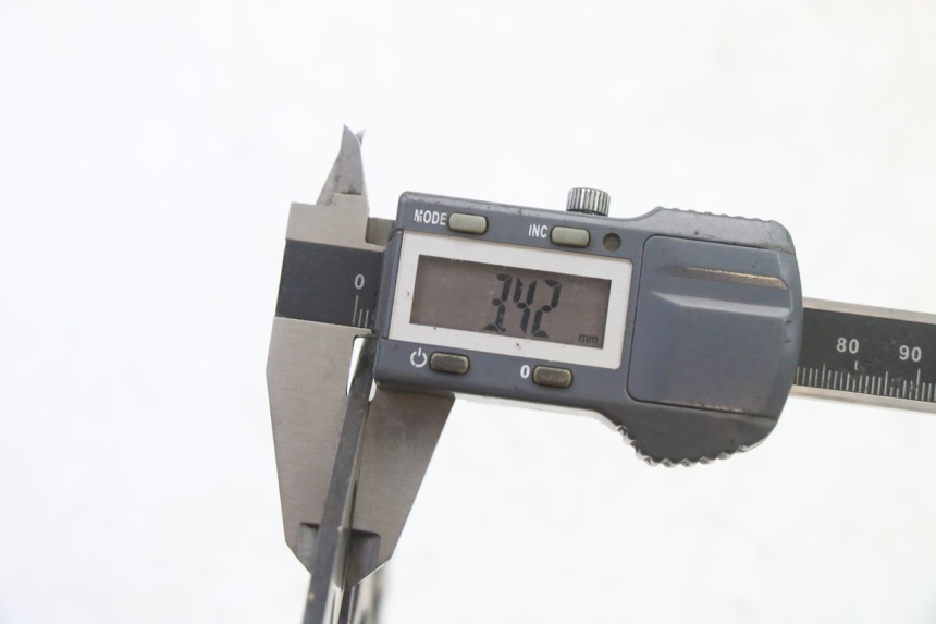 photo de PRZEDNI TARCZA HAMULCOWA APOLLO RFZ 125 - Zbliżenie techniczne