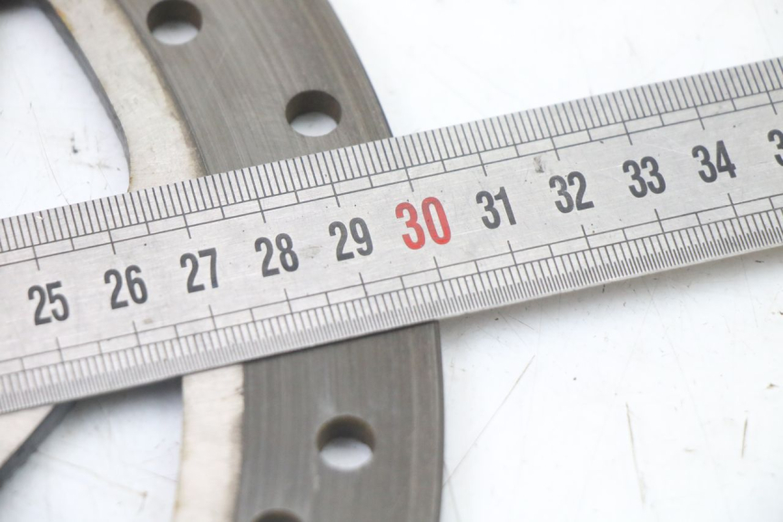 photo de PRZEDNI TARCZA HAMULCOWA ROYAL ENFIELD HYMALAYAN 410 (2016 - 2023) - Zbliżenie techniczne