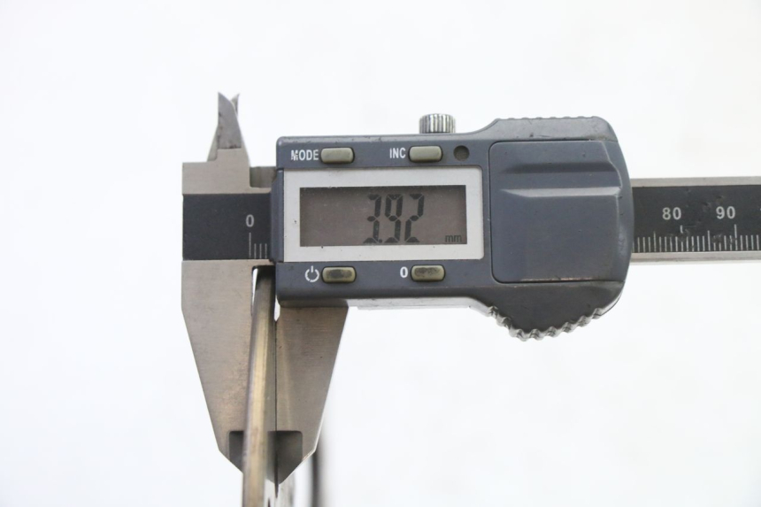 photo de PRZEDNI TARCZ HAMULCOWY GILERA RUNNER SL 50 (2006 - 2009) - Zbliżenie techniczne