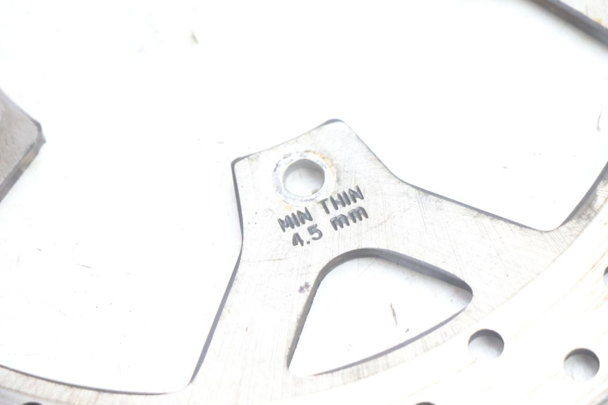 photo de PRZEDNI TARCZA HAMULCOWA PEUGEOT SATELIS 125 (2006 - 2009) - Zbliżenie techniczne