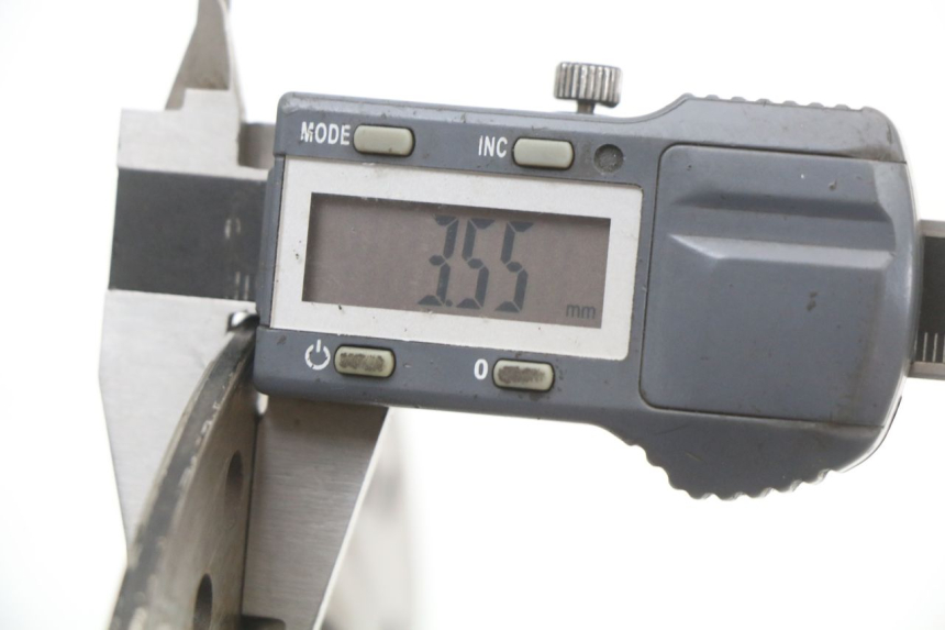 photo de PRZEDNI TARCZA HAMULCOWA APRILIA SR CARB LC 2T 50 (2004 - 2012) - Zbliżenie techniczne