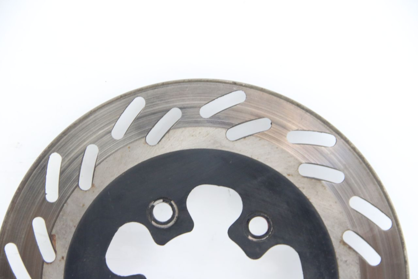 photo de TARCZA HAMULCOWA PRZEDNIA PEUGEOT TWEET 4T 50 (2010 - 2014) - Zbliżenie techniczne