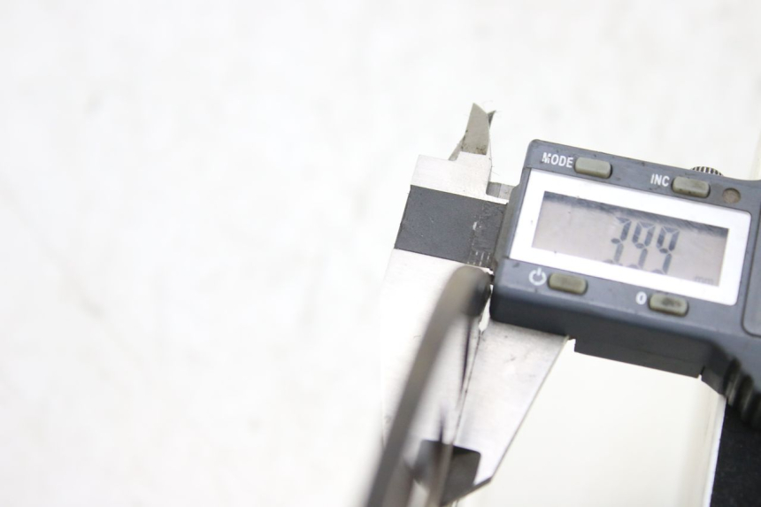 photo de TARCZA HAMULCOWA PRZEDNIA PEUGEOT TWEET 4T 50 (2010 - 2014) - Zoom stanu zużycia