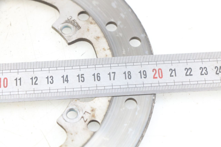 photo de TARCZA HAMULCOWA PRZEDNIA PIAGGIO VESPA PRIMAVERA 2T 50 (2013 - 2018) - Zoom stanu zużycia