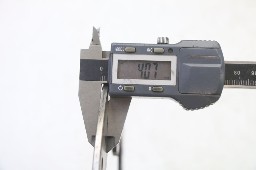 photo de PRZEDNI TARCZA HAMULCOWA YAMAHA WHY 50 (1998 - 2000) - Zbliżenie techniczne