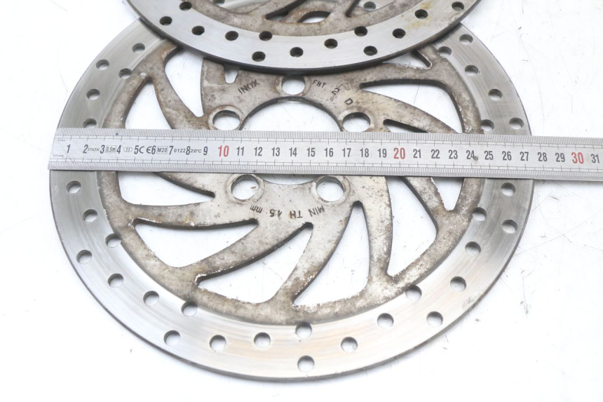 photo de TARCZA HAMULCOWA PRZEDNIA PIAGGIO X10 125 (2012 - 2017) - Zoom stanu zużycia