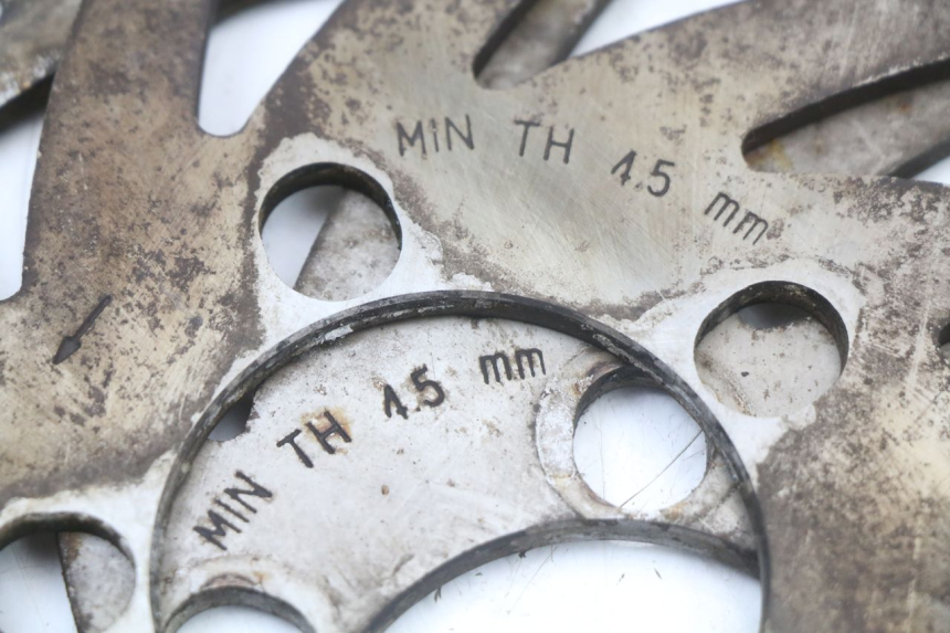 photo de TARCZA HAMULCOWA PRZEDNIA PIAGGIO X10 125 (2012 - 2017) - Zbliżenie techniczne