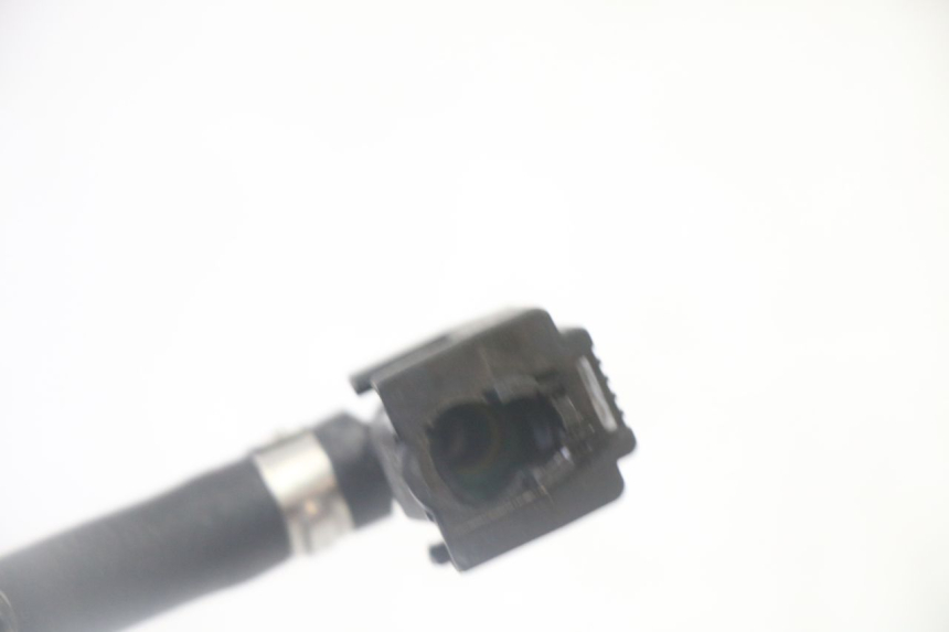 photo de PRZEWÓD WTRYSKIWACZA YAMAHA YZ-F YZF 250 (2014 - 2018) - Zbliżenie techniczne