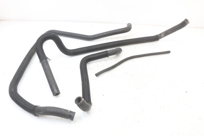 photo de PRZEWÓD CHŁODNICY SUZUKI BURGMAN 125 (2007 - 2014) - Szczegół części