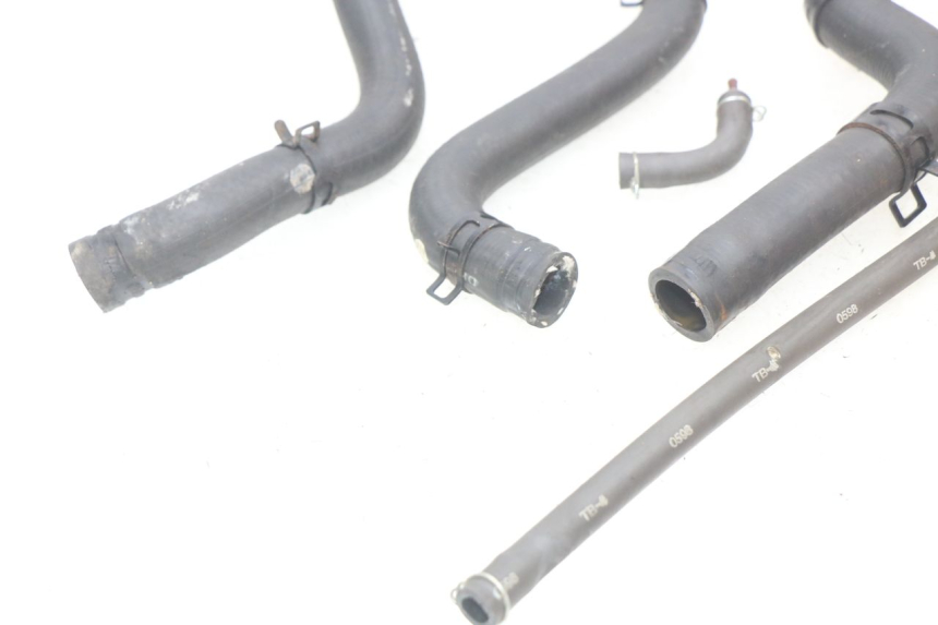 photo de PRZEWÓD CHŁODNICY HONDA FES PANTHEON 2T 125 (1998 - 2002) - Zoom stanu zużycia