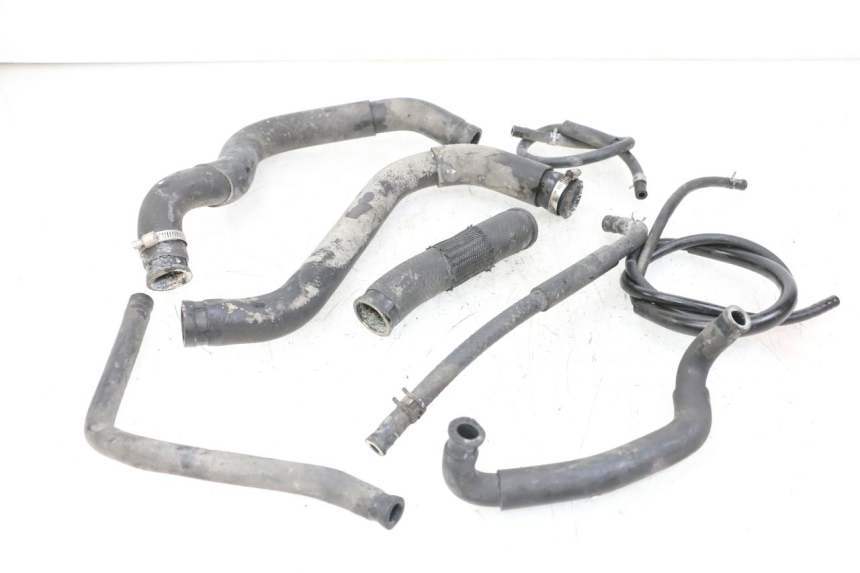 photo de PRZEWÓD CHŁODNICY SUZUKI GSR 750 (2011 - 2017) - Szczegół części