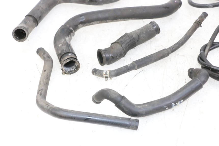 photo de PRZEWÓD CHŁODNICY SUZUKI GSR 750 (2011 - 2017) - Inny kąt widzenia