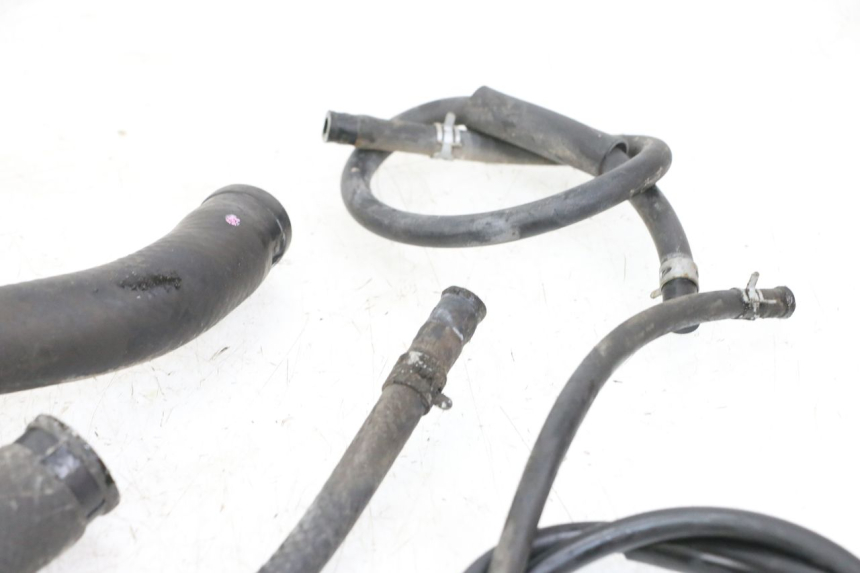 photo de PRZEWÓD CHŁODNICY SUZUKI GSR 750 (2011 - 2017) - Zbliżenie techniczne