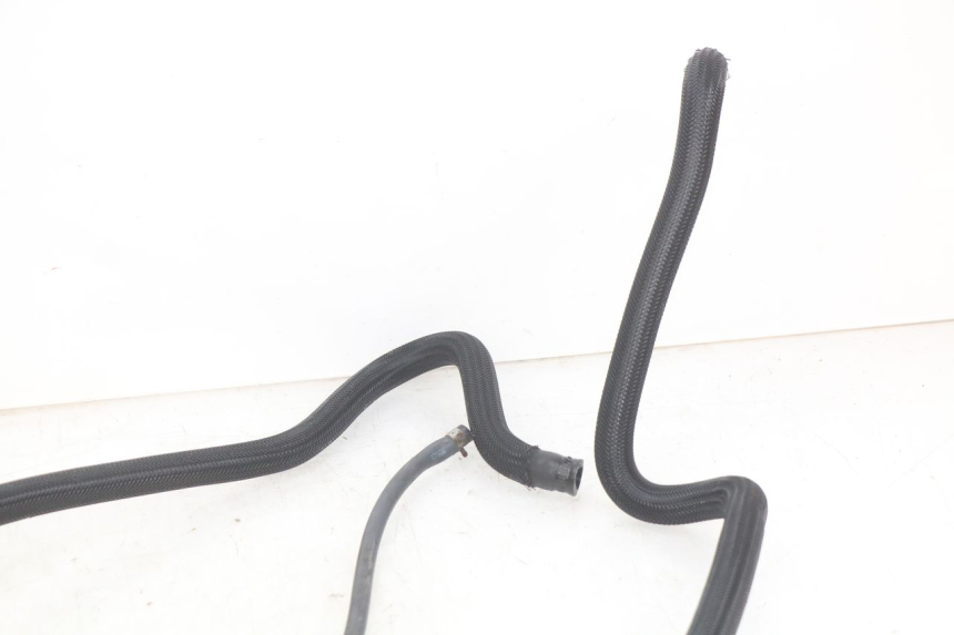 photo de PRZEWÓD CHŁODNICY SYM GTS EFI 125 (2012 - 2016) - Zoom stanu zużycia